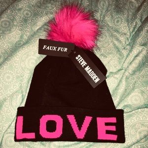 COPY - BLACK STEVE MADDEN LOVE BEANIE W/ PINK FAUXFUR 💝